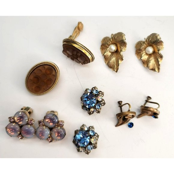 Vintage Clip-on Screw Back Earrings Collection of Five Pair Ct555 - Picture 2 of 15